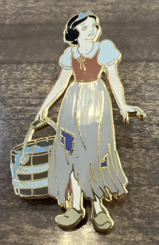 Snow white disney - white, carrying